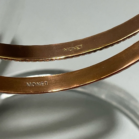 (2) Monet Stacking metal Bangle Bracelets. They have slightly different tones - Picture 4 of 8